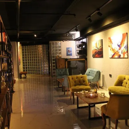Nira Boutique 4*