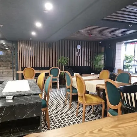 Nira Boutique Hotel